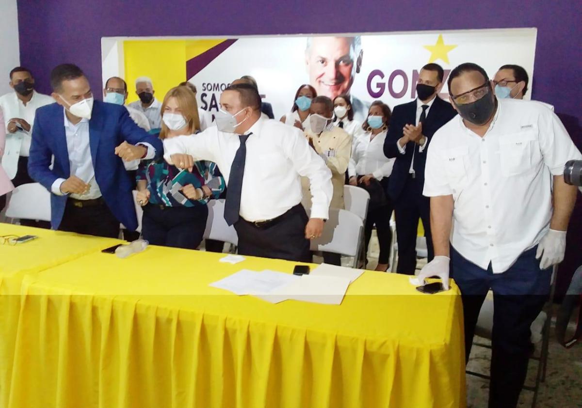 Abogados Unidos de Santiago anuncian apoyo a Gonzalo Castillo y Julio César&nbsp;Valentín‬