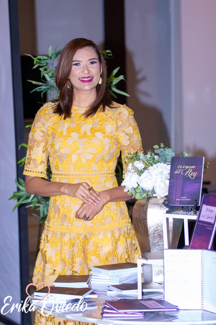 Erika Oviedo presenta su libro «En el Aposento del&nbsp;Rey.»