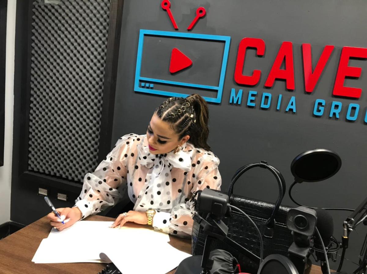 Cristal Abreu firma contrato con Cavel Media&nbsp;Group