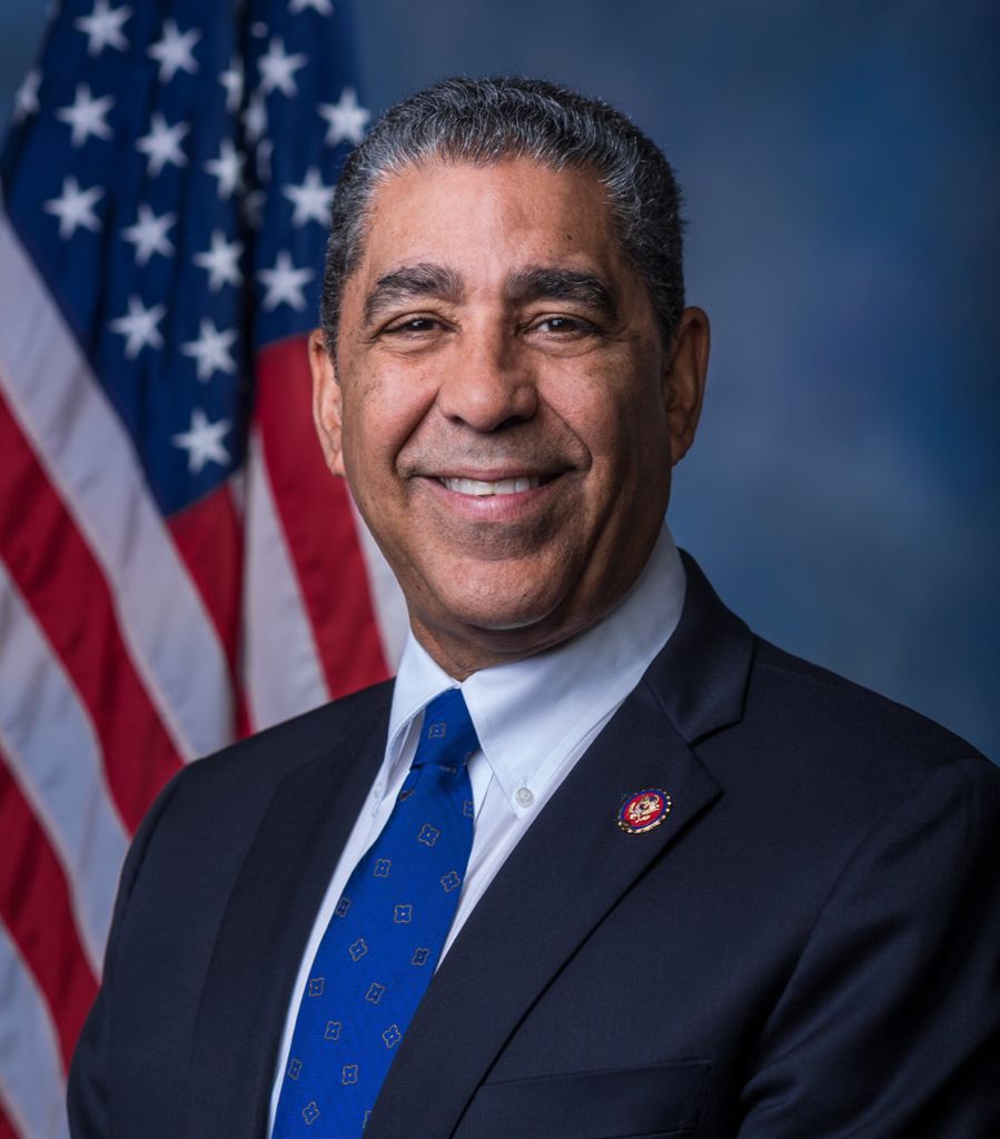 Adriano Espaillat: Ayuda económica para restaurantes en Nueva York esta&nbsp;disponible.