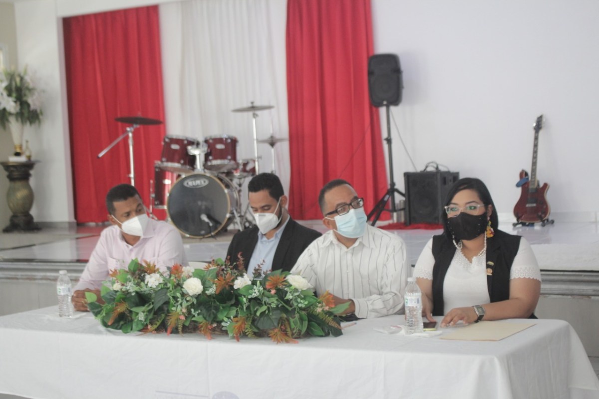 ADOCOC filial La Altagracia firma pacto con Direcciones Provinciales de Juventud y Educación por la formación de los&nbsp;comunicadores.