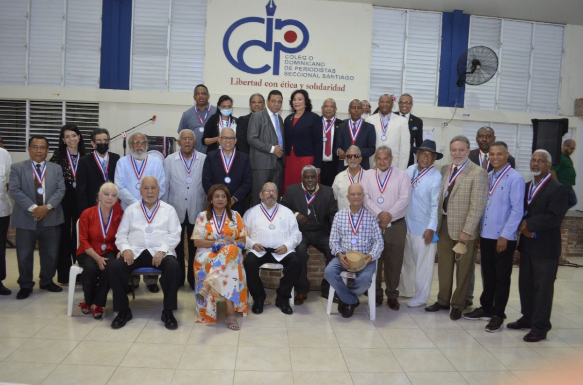CDP Santiago  Reconoce Periodistas con Medalla al&nbsp;Mérito