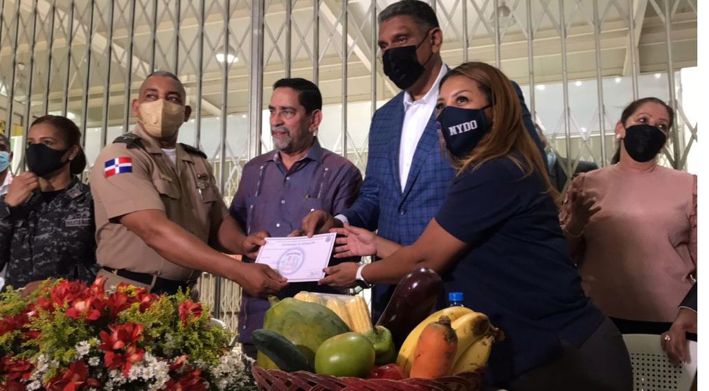 Cónsul Dominicano en Nueva York entrega 600 chalecos antibalas a seguridad presidencial, P.N. y&nbsp;DNCD