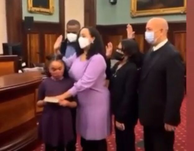 Dominicana Carmen De la Rosa es juramentada como la nueva concejal del Distrito 10 en Nueva&nbsp;York