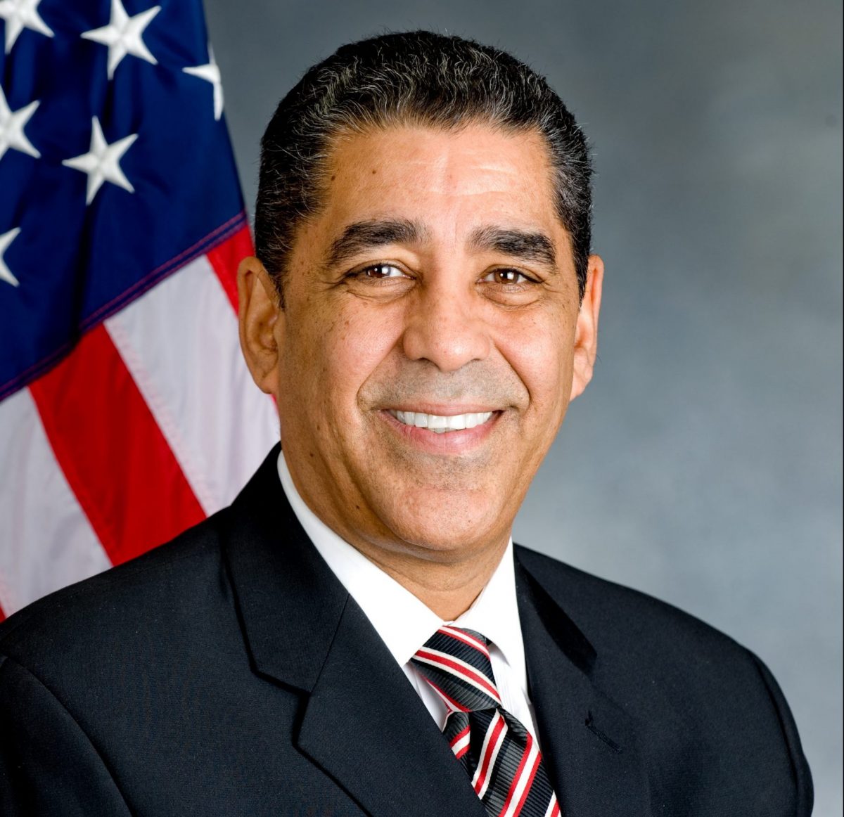 Congresista Adriano Espaillat da positivo al COVID-19, permanece&nbsp;asintomático