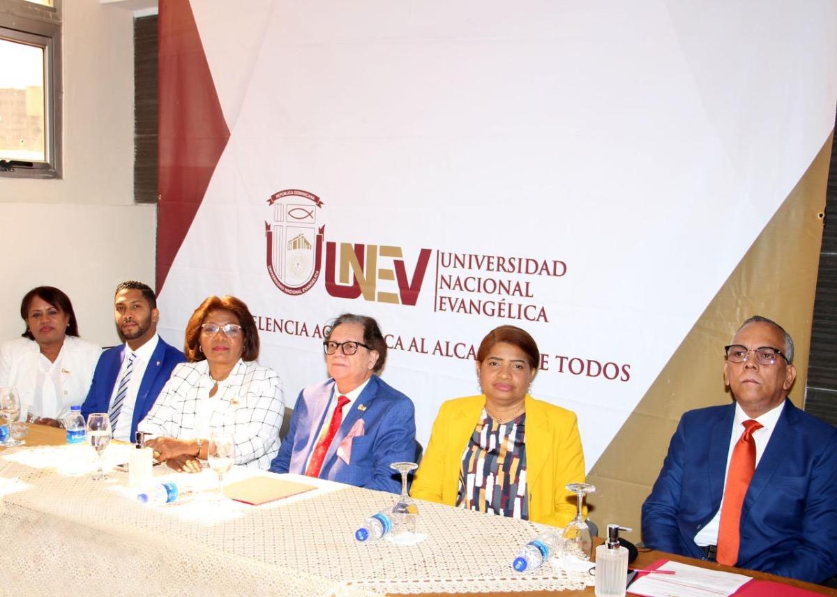 La UNEV realiza primer encuentro de estudiantes de derecho de Santo Domingo y&nbsp;Santiago