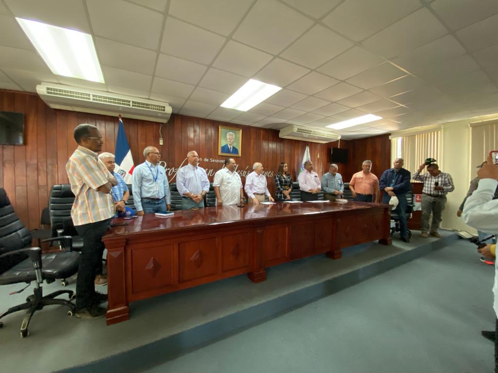 Autoridades anuncian en Mao trabajos en canales Luis Bogaert y Mao – Gurabo y rehabilitación de&nbsp;puentes