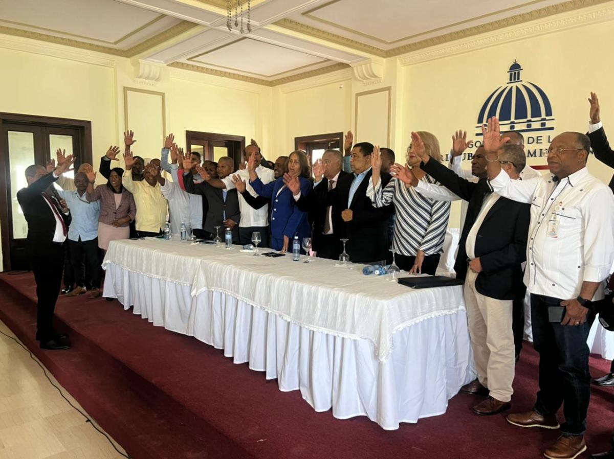 Director Nacional de Medios resalta inversión del Gobierno en la provincia de San Cristóbal y juramenta&nbsp;voceros