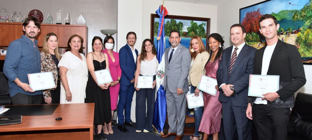 Pro-Dominicana entrega reconocimientos a elenco de la película&nbsp;“Carajita”