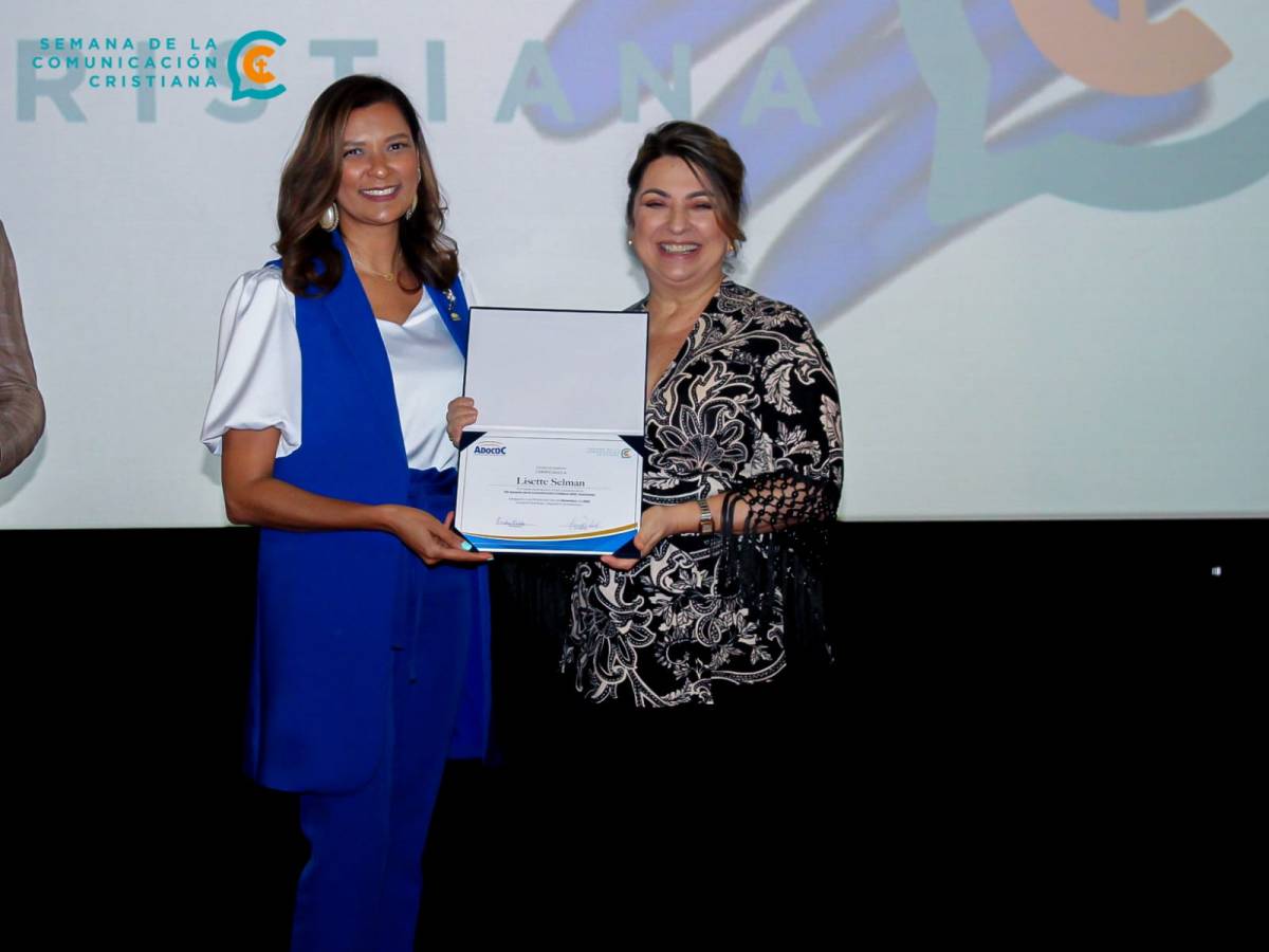 ADOCOC reconoce comunicadora Lissette Selman en cierre Semana Comunicación&nbsp;Cristiana