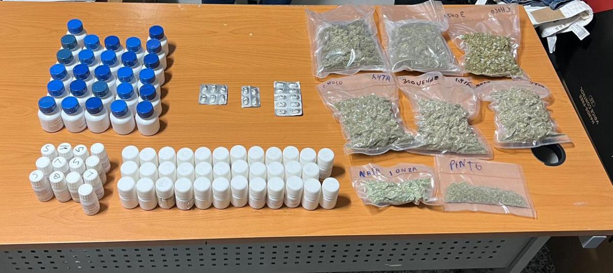 Ocupan ocho paquetes de marihuana y 75 frascos presumiblemente de&nbsp;metadona
