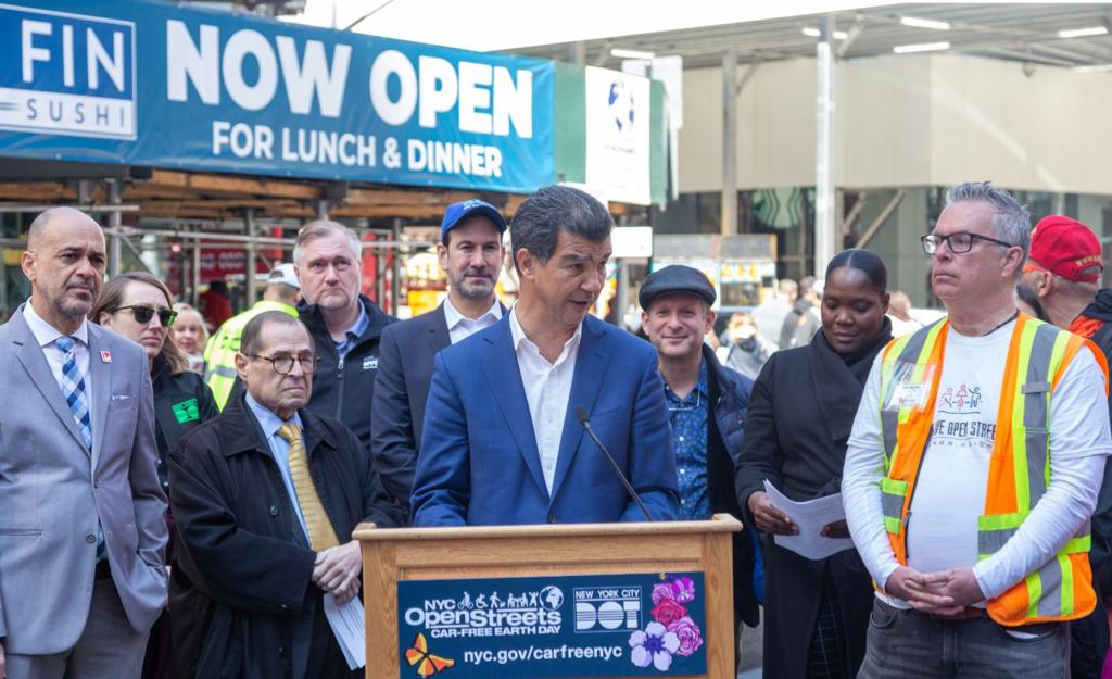 Con el apoyo del alcalde Eric Adams el comisionado de transporte Ydanis Rodríguez anuncia la celebración del “Día de la Tierra sin Automóviles” el 22 de abril 2023 en los cinco condados de la&nbsp;ciudad