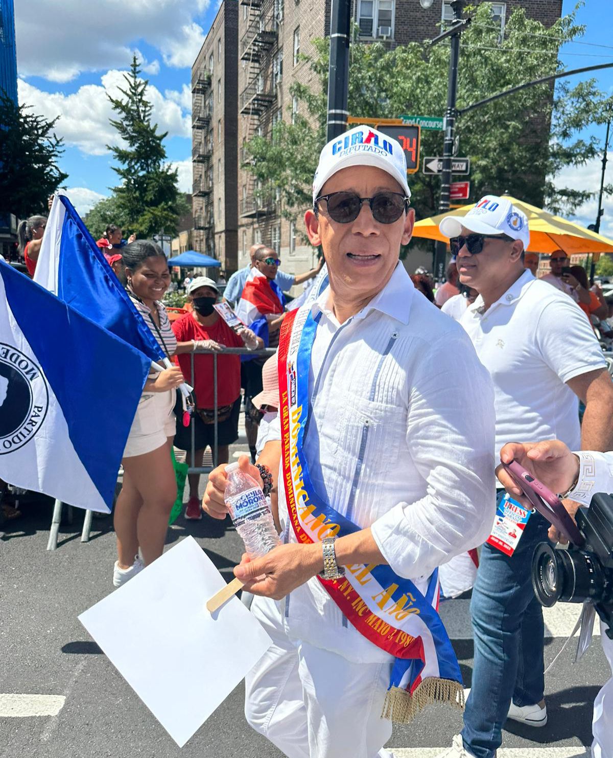 Cirilo Moronta recibe el mayor respaldo en la Gran Parada Dominicana de El&nbsp;Bronx