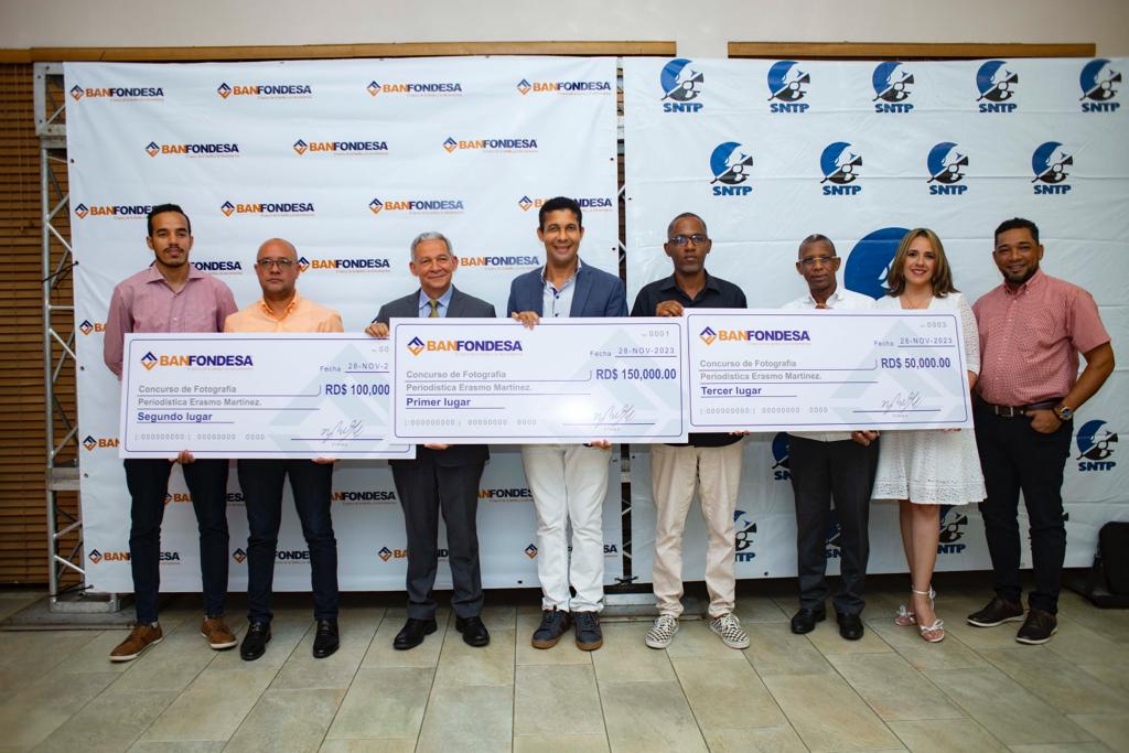 SNTP Santiago y BANFONDESA entregan premios del concurso de fotografía&nbsp;periodística