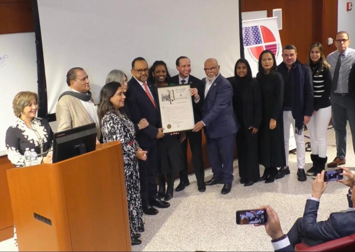 Legislador George Álvarez reconoció en nombre del Estado de Nueva York al Dr Antoliano&nbsp;Peralta