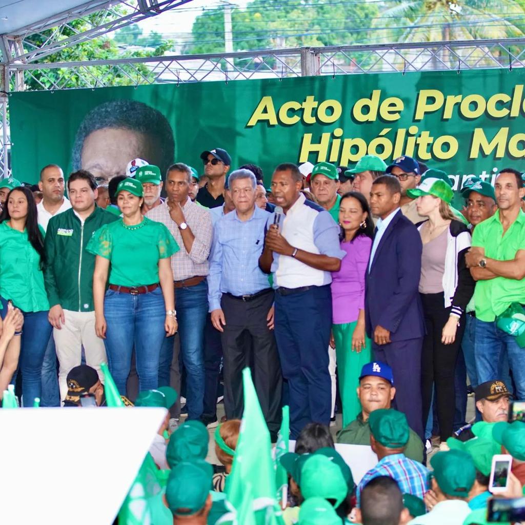 Leonel proclama a Hipolito Martínez candidato a la alcaldía de Santiago&nbsp;Oeste