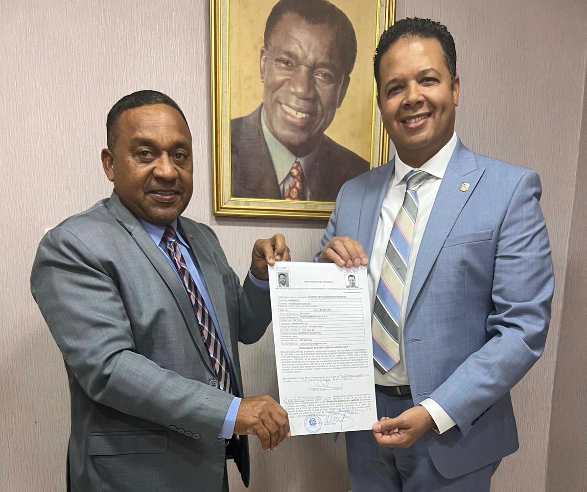 Norberto Rodríguez inscribe su candidatura para diputado del exterior&nbsp;C1