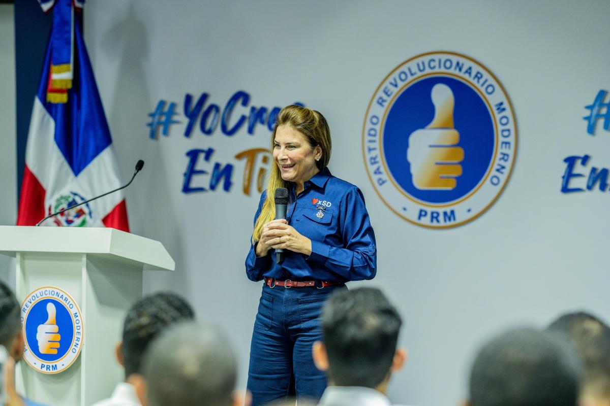 Carolina Mejía juramenta nuevas autoridades jóvenes del PRM en&nbsp;Santiago