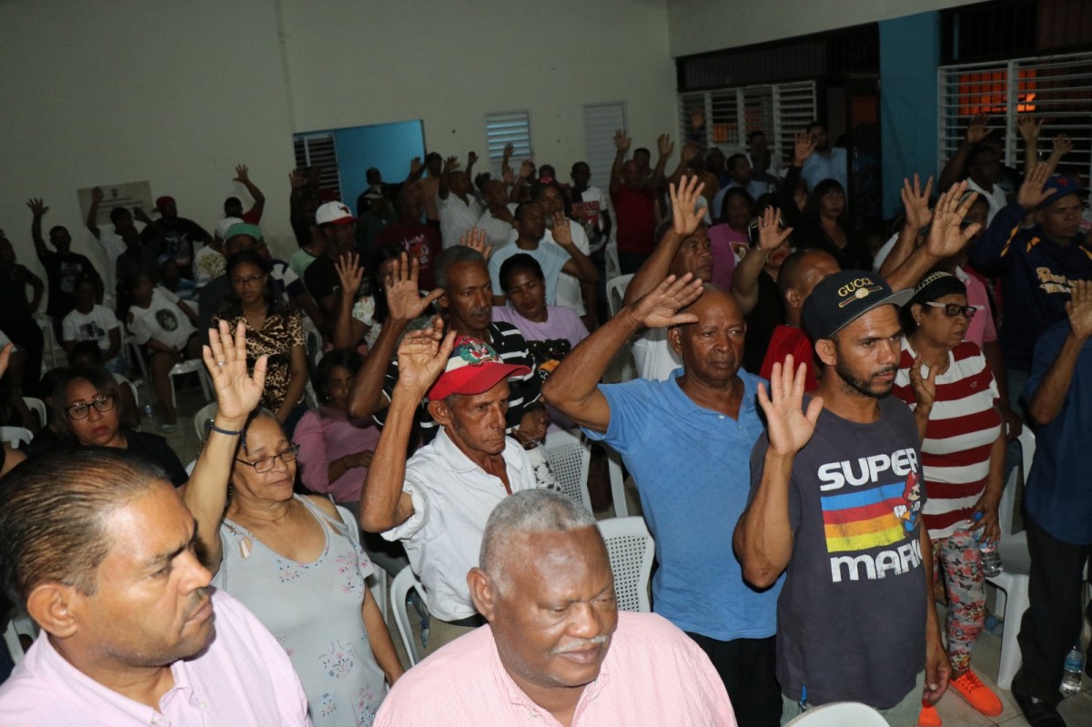 Dirigentes del movimiento Compromiso Ciudadano en Santiago Oeste, se juramentan en Seguimos con el&nbsp;Cambio