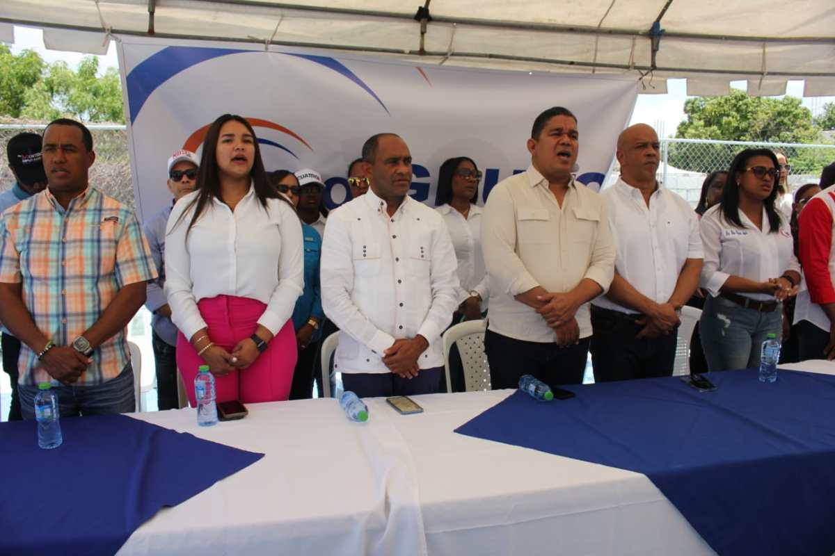 Grupo de los Cien juramenta a decenas de pastores evangélicos en&nbsp;Barahona