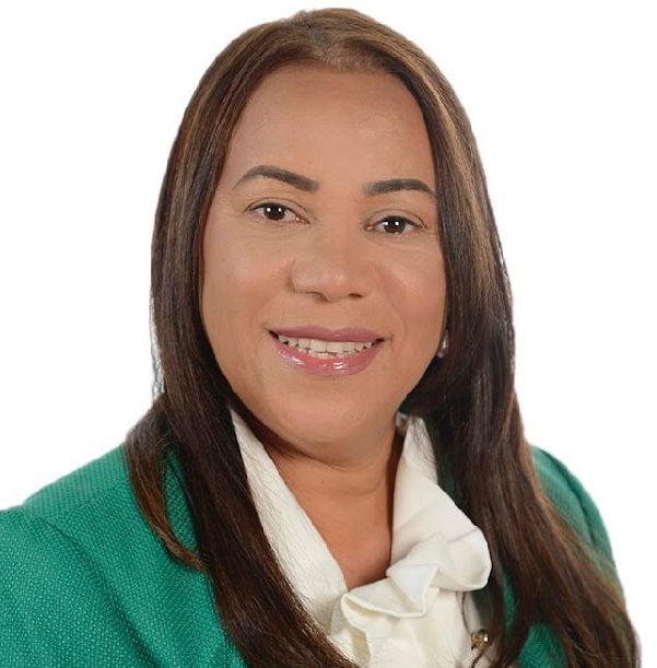 Candidata diputada Ynocencia Tapia PRD deplora abandono barrios de&nbsp;Santiago