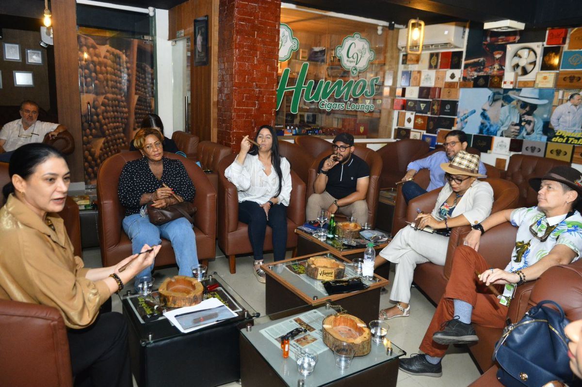 Humos Cigar Lounge ofrece taller sobre cultura&nbsp;cigarros