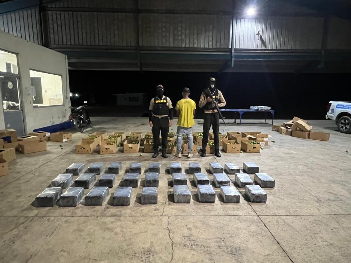 Puerto Manzanillo: Arrestan un hombre y frustran envío de 201 paquetes presumiblemente cocaína a&nbsp;Róterdam