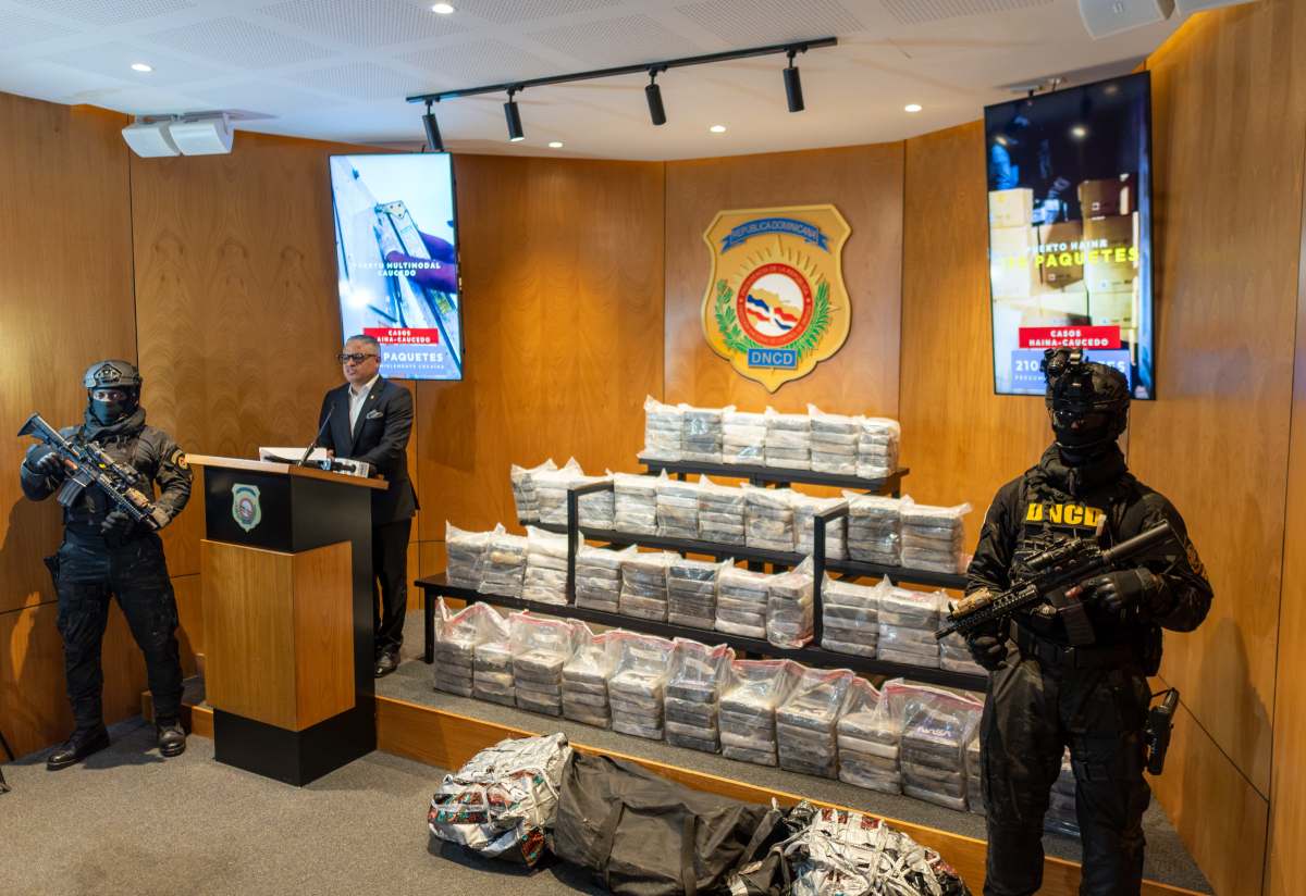 Operación simultánea: DNCD incauta 210 paquetes presumiblemente cocaína en Puerto Haina y&nbsp;Caucedo