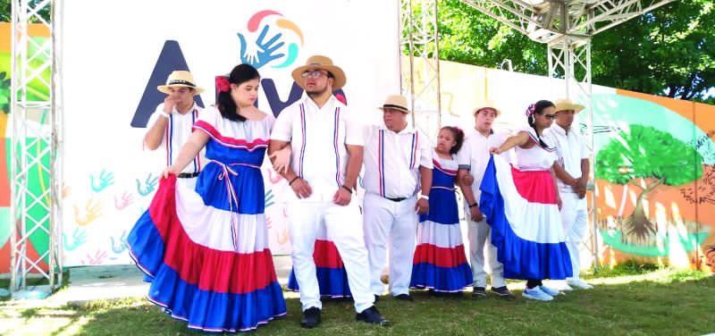 Cientos de familias apoyaron el festival de la inclusión en&nbsp;Santiago