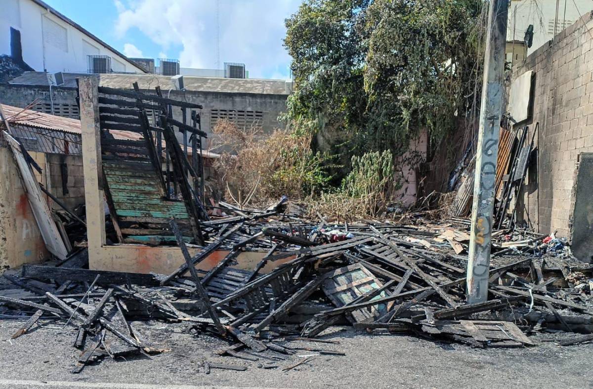 Fuego destruye casa victoriana en el centro de la ciudad&nbsp;Santiago