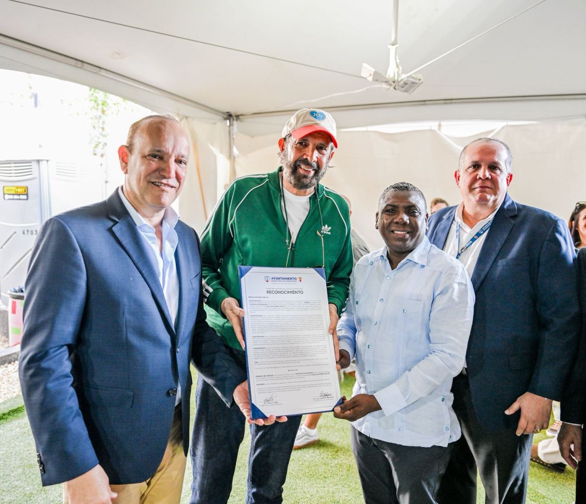 Ayuntamiento de Santiago declara a Juan Luis Guerra “Visitante&nbsp;Distinguido”