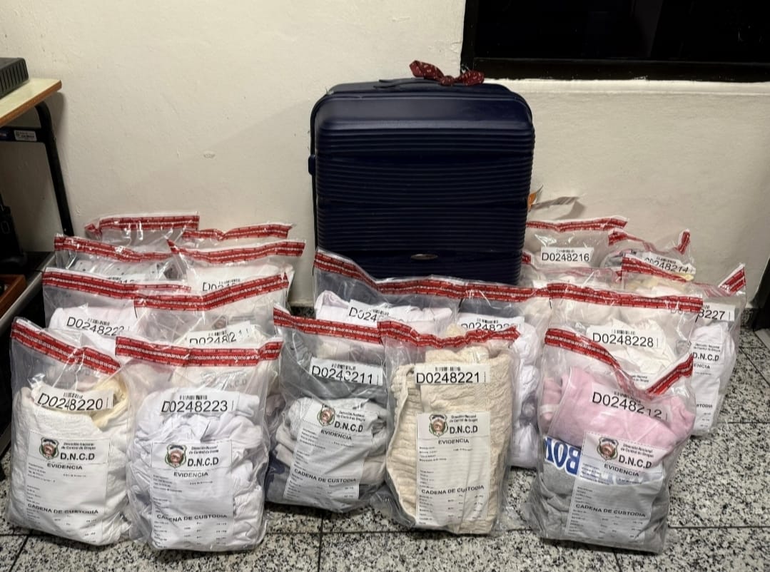 Atrapan domínico-italiana con 110 prendas de vestir impregnadas de presunta&nbsp;cocaína