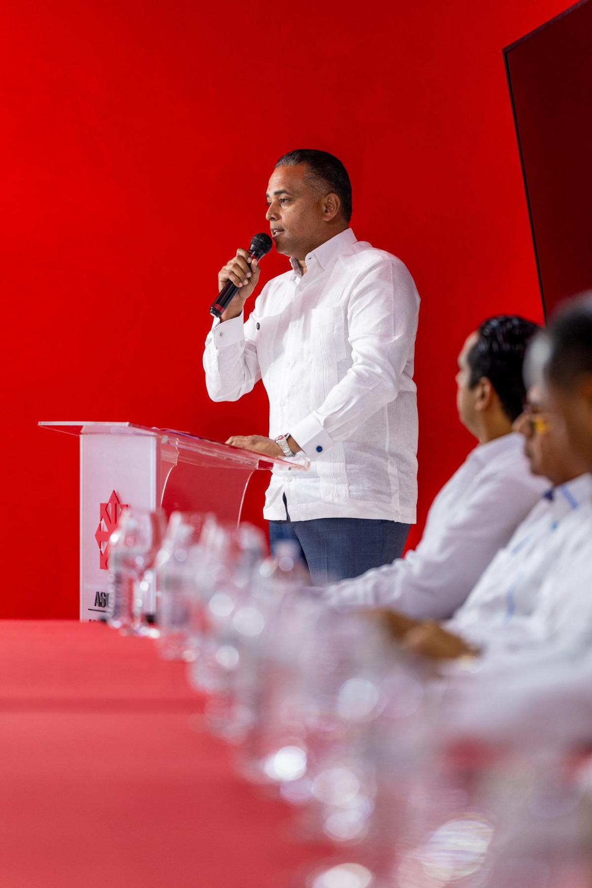 Aramis Mella es reelegido presidente de ASOCIVU y marca un hito en la historia de la&nbsp;institución